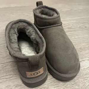 UGG Classic Ultra Mini Boot in Grey